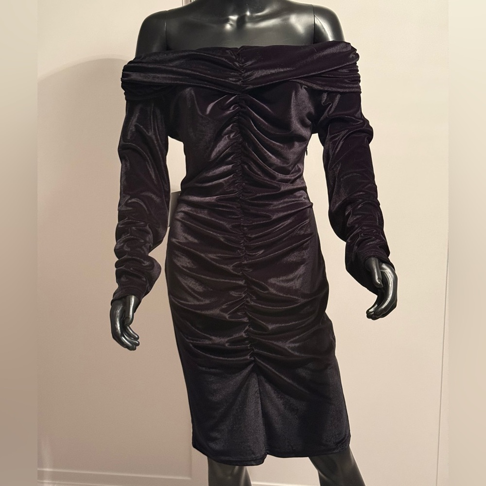 Chic Off-Shoulder Black Velvet Dress